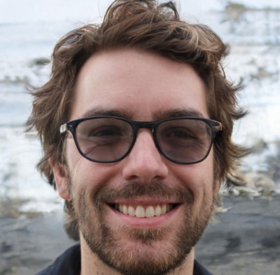 Hendrik Bergström, Finance Education Director at xenturalovia